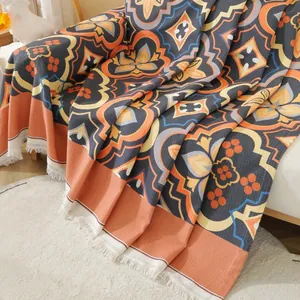 Funda de sofá boho tipo gofre con motivos floraux étnicos y bordes de flecos