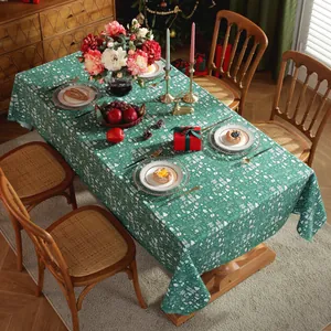 Tovaglia natalizia nordica con motivi verdi per decorazioni festive della tavola