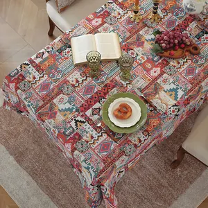 Rechthoekig tafelkleed in etnische boho-stijl met kleurrijke geometrische patronen camping