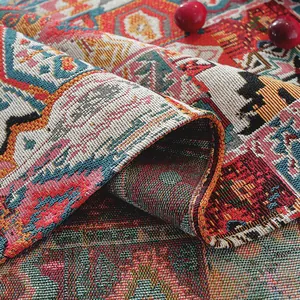 Detailopname van jacquard tafelkleed met etnische patronen en premium weeftextuur