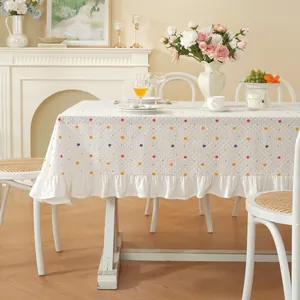 Nappe en coton style français avec pois colorés et élégants bords à volants décor