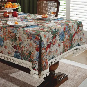 Detail van het jacquard rechthoekige tafelkleed met bloemenpatroon en katoenen franjes