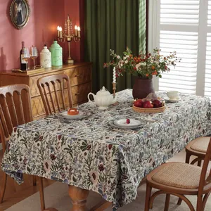 Detailopname van bohemien bloemen tafelkleed met vintage etnische patronen en textuur