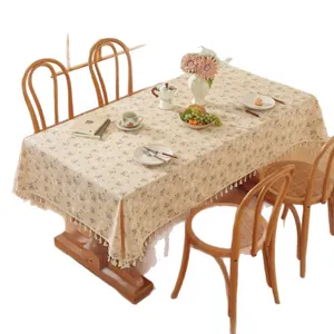 Nappe rectangulaire à fleurs pastorale avec élégantes franges blanches pour table et pique-nique
