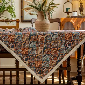 Thick bohemian jacquard tablecloth with peacock pattern and decorative tassels