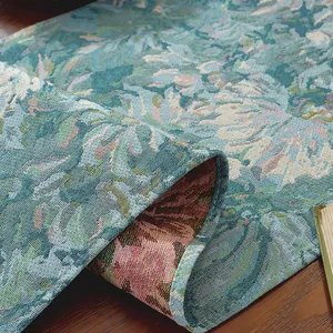 Dettaglio del runner da tavola jacquard vintage con tessitura double-face di alta qualità