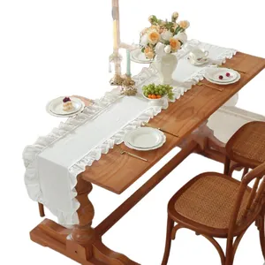 Runner da tavola bianco retrò francese con bordi increspati per decorazioni minimal