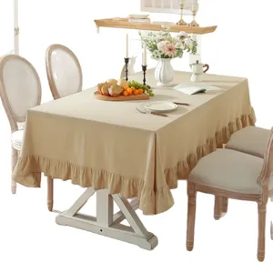 Franse landelijke tafelkleed van gewassen katoen in crème met geplooide zoom voor de tafel