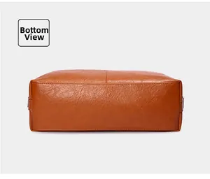 Detailansicht der braunen Ledertasche mit präzisen Nähten und strukturierter Oberfläche
