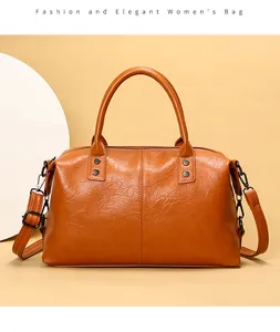 Detailansicht der braunen Vintage-Handtasche mit Lederstruktur und Bronze-Nieten