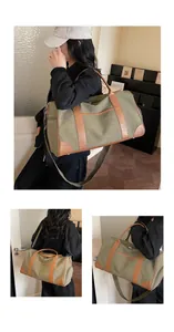 Detailansichten der armeegrünen Canvas-Reisetasche mit braunen Ledergriffen und Schultergurt