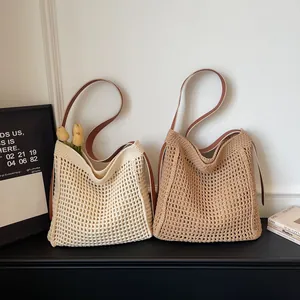 Sacs fourre-tout bohèmes en crochet beige et kaki avec bandoulières en similicuir