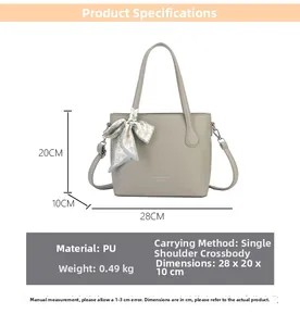 Detailansicht der grauen PU-Handtasche mit Seidenschal, Maße 28x20x10cm Spezifikationen