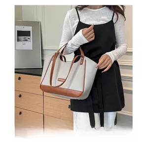 Sac fourre-tout minimaliste avec anses marron contrastées et détail logo cousu