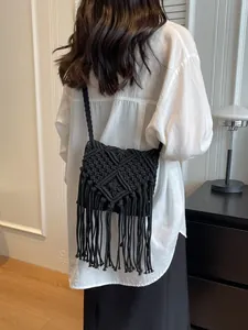 Schwarze Boho-Makramee-Umhängetasche mit langen Fransen und Baumwollseil-Riemen
