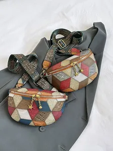 Sacoche selle rétro en patchwork avec motifs géométriques et bandoulière ethnique