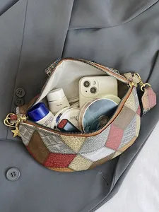 Sacoche selle rétro en patchwork multicolore avec texture losange et charms dorés