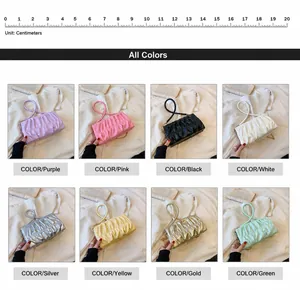 Detailansicht verschiedener Farben der gerafften Cloud-Bags mit goldenen Kettenriemen