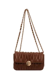 Braune gesteppte Ketten-Schultertasche mit Matelassé-Muster und Goldverschluss