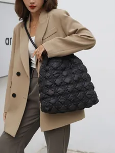 Grote Gewatteerde Nylon Emmer Tas Voor Dames Mode Puffy Ruitpatroon Schoudertas Crossbody Tas Casual Tote Tas Met Trekkoord