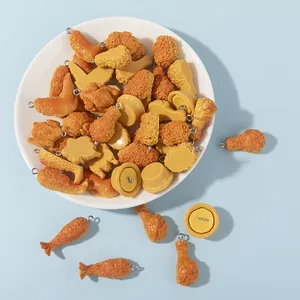 Ciondoli in miniatura pollo fritto e crostata all'uovo in resina per gioielli DIY