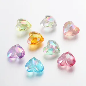 Perline in acrilico a forma di cuore con finitura iridescente per creazione di gioielli