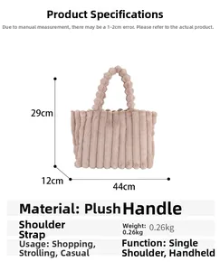 Détails du sac cabas en peluche rose avec texture côtelée et anses à pompons