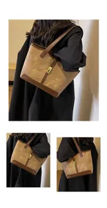 Detail der Retro-Shopper-Tasche mit Kontrast aus Wildlederimitat und Lederriemen