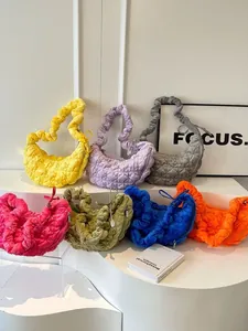 Gewatteerde hobo-cloud-tassen in zeven kleuren met geplooide banden en puffy ontwerp