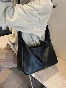 Vintage zwarte hobo tas voor dames met geplooide textuur voor stijlvol dagelijks woon-werk