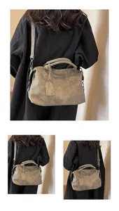 Nahaufnahme der Vintage-Tasche mit matter Ledertextur und abnehmbarem Gurt