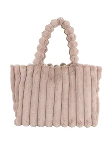 Sac fourre-tout tendance en peluche rose avec rayures et poignée à pompons doux