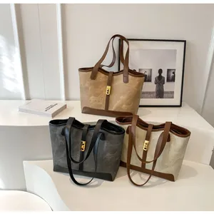 Drei minimalistische Shopper in Braun, Grau und Beige mit Metallschließe Details