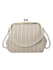 Retro shell-shaped straw handbag with gold clasp and pearl handle on white background