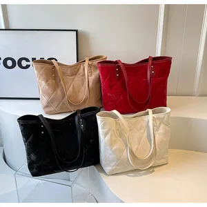 Detailed display of quilted velvet tote bags in beige, burgundy, black and white colors