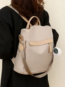 Sac à Dos Antivol pour Femmes en Nylon PU Épissage Grande Capacité Mode Décontracté École Sac de Voyage Avec Pendentif Pompon