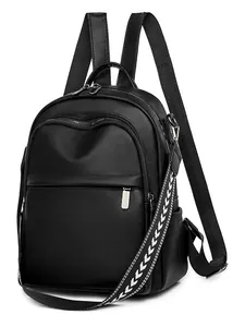 Zaino da donna nero in pelle capiente con tracolla geometrica per pendolari e tempo libero