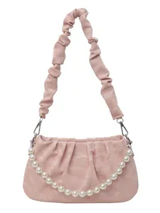 Rosa plissierte Cloud-Tasche mit Scrunchie-Riemen und Perlenkette für Damen