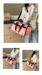 Rosa wasserdichte Nylon-Reisetasche mit schwarzen Trägern für Sport und Reisen