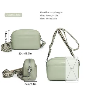 Détail d'un sac à bandoulière en cuir souple avec une sangle tissée géométrique pour femme