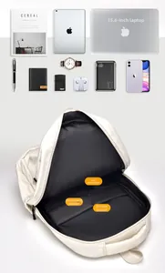 Détail de l'intérieur du sac à dos blanc avec compartiments pour ordinateur 15,6 pouces