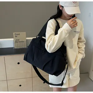 Schwarze Tragetasche aus Nylon mit großem Fassungsvermögen und verstellbarem Schultergurt