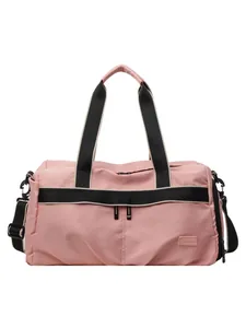 Rosa wasserdichte Reisetasche mit schwarzen Grifffen und verstellbarem Schultergurt