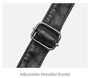 Détail macro de la bandoulière en cuir noir avec boucle de réglage en métal argenté