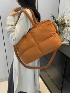 Sac Fourre-tout Matelassé pour Femmes Grande Capacité en Nylon Sac à Bandoulière Rembourré Main de Mode pour le Quotidien