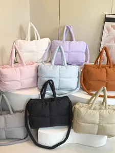 Sacs cabas matelassés en duvet de plusieurs couleurs avec poignées et bandoulières