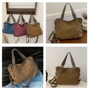 Détails du grand sac cabas en toile avec poignées en cuir et bandoulières réglables