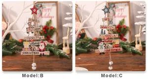 Detail van houten kerstboomhangers met Kerstman en Sneeuwpop figuren en kleine bellen