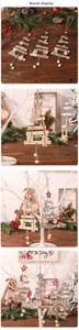 Detailopname van houten kerstboomplaket met feestelijk beschilderde kerstfiguren
