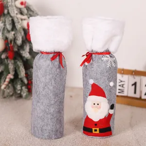 Copribottiglie di vino natalizi con ricamo di Babbo Natale e bordo in finta pelliccia